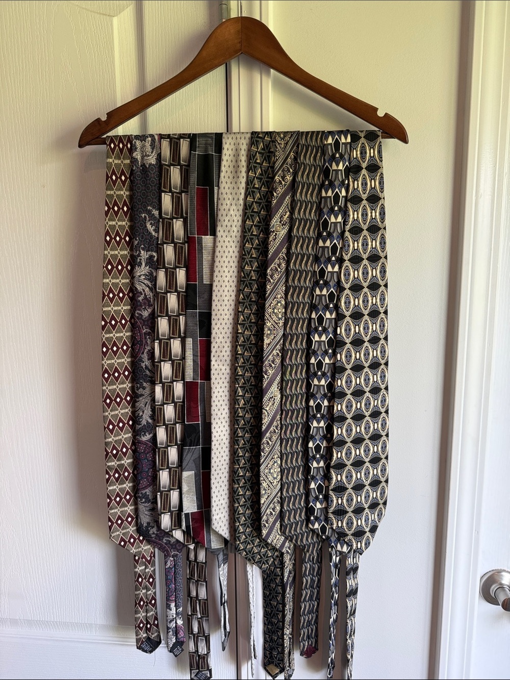 Vintage set of 10 Classic Men's Silk Tie Collection - Multi-Color